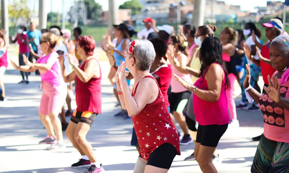 Saúde na terceira idade: Alimentação, exercícios, vacinas e prevenção de doenças